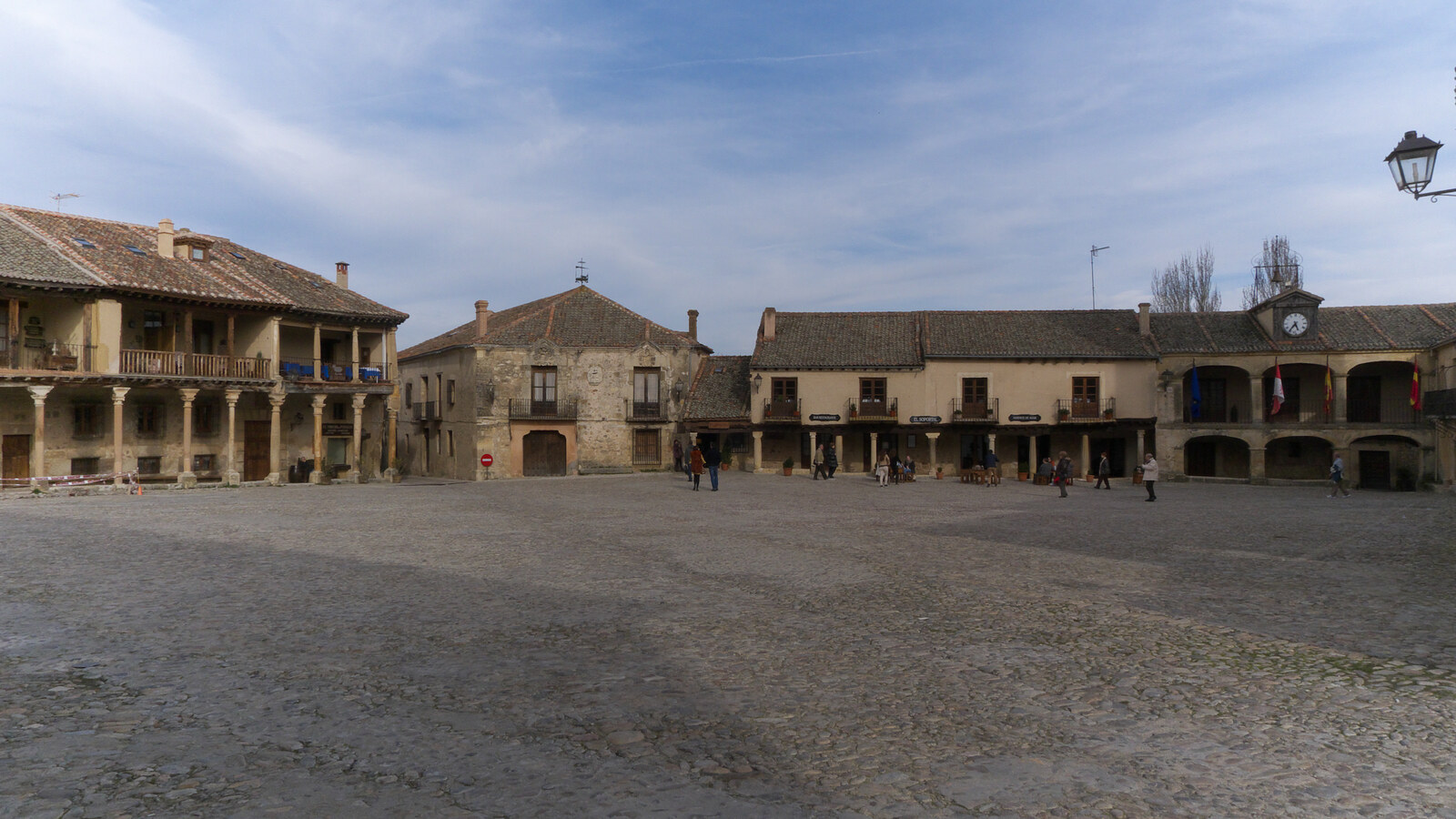 Casa Taberna — the arcaded medieval Plaza Mayor of Pedraza