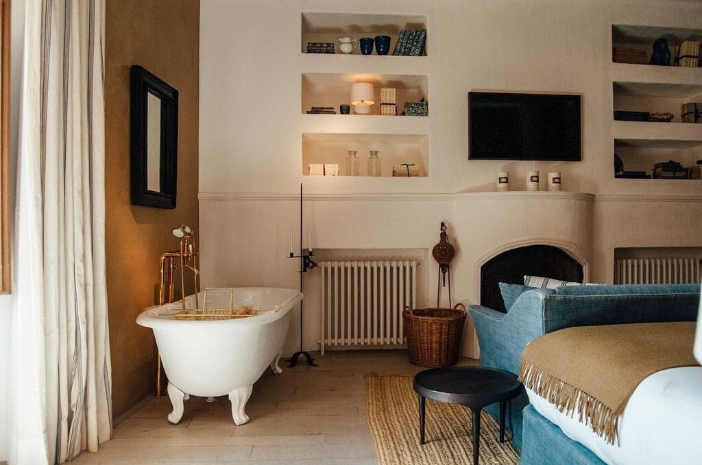 Casa Taberna — room with a freestanding bath beside the fireplace