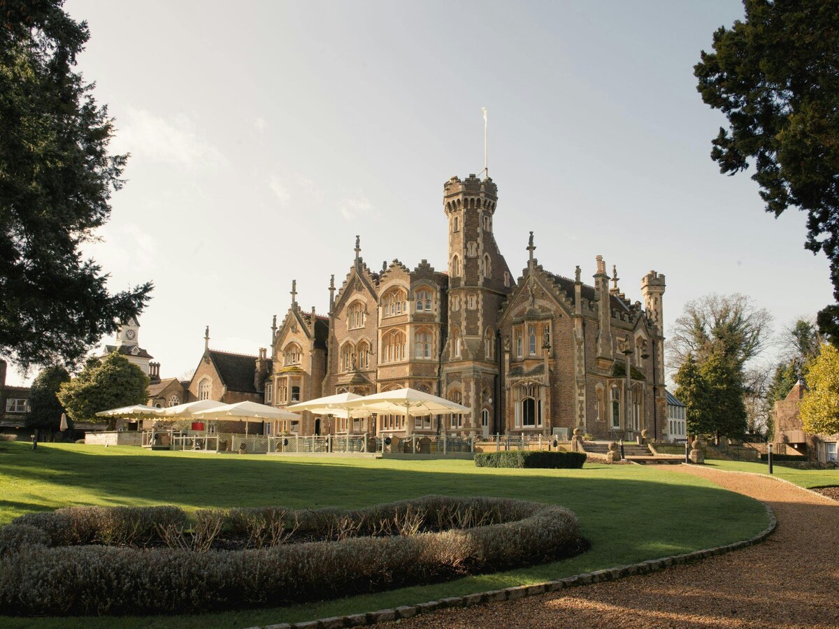 Oakley Court