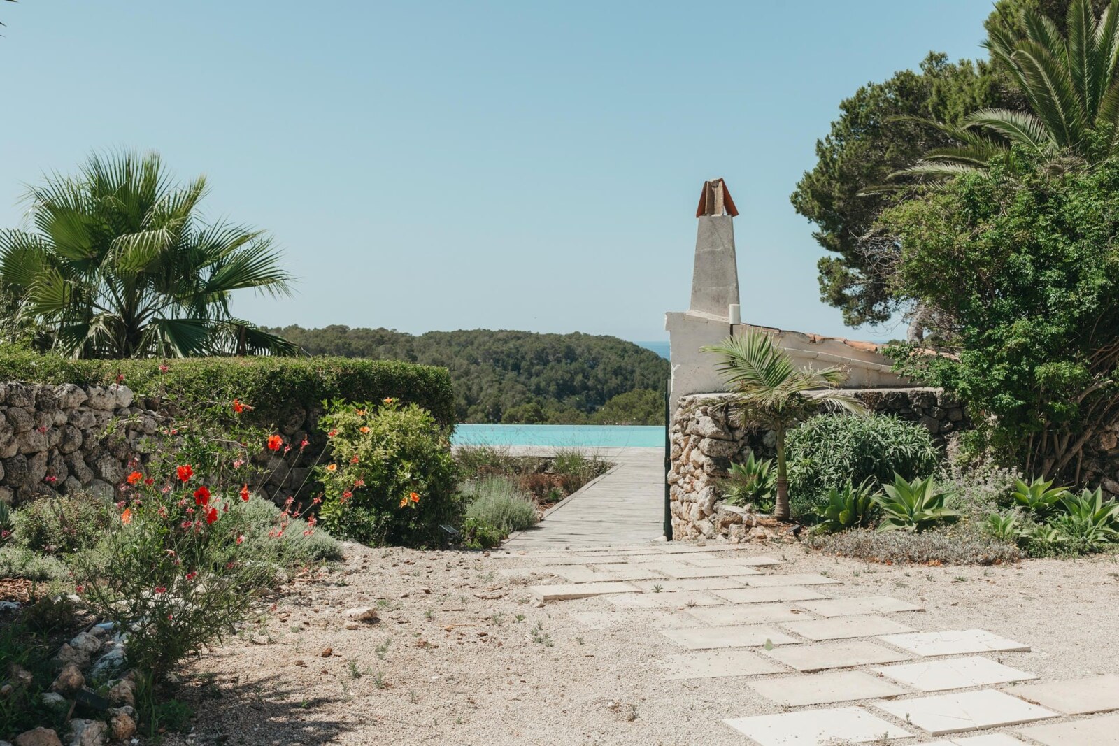 Biniguas Vell &mdash; the stone path down to the pool