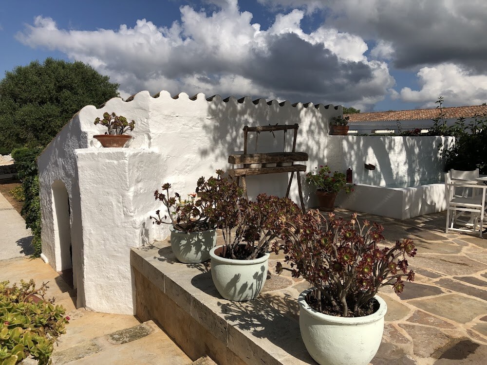 Biniguas Vell &mdash; the whitewashed courtyard with potted succulents