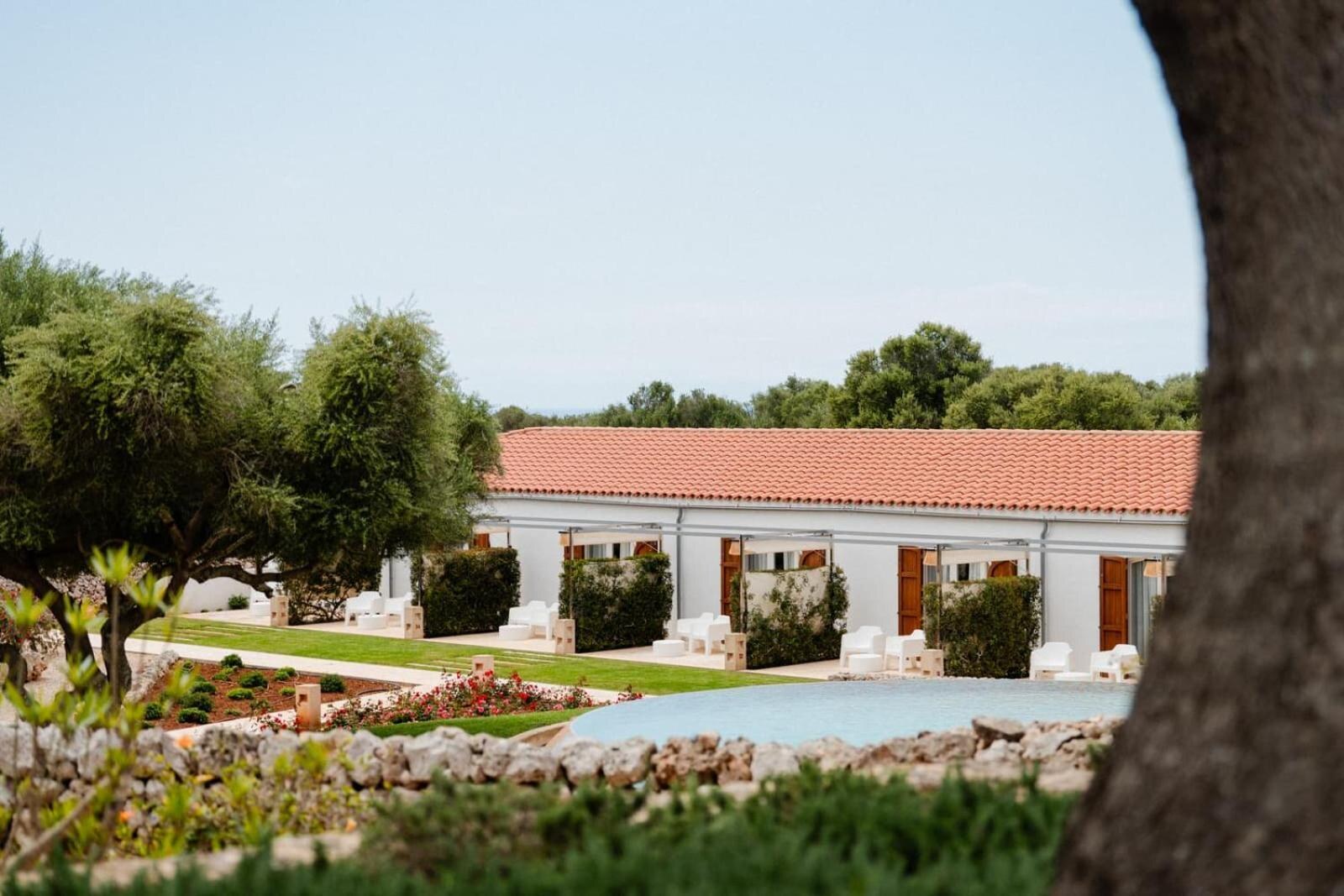 Biniguas Vell &mdash; the finca across its gardens