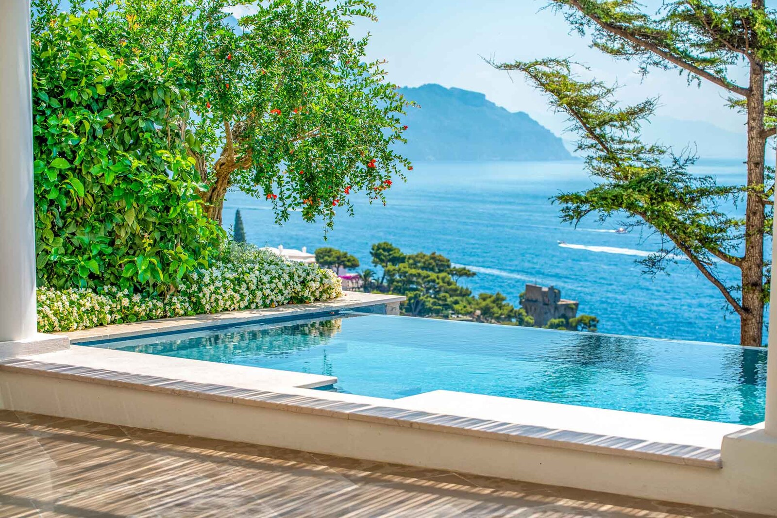 Borgo Santandrea &mdash; an infinity pool over the Amalfi coast