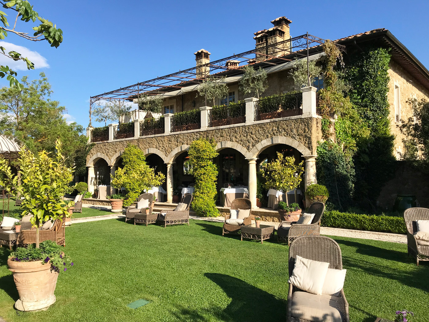 Borgo Santo Pietro &mdash; the arcaded stone house and its gardens