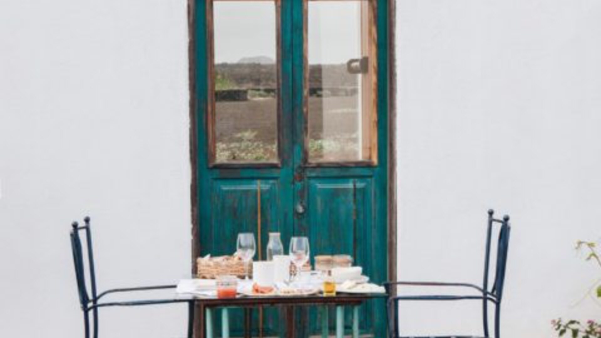 Buenavista Lanzarote &mdash; breakfast at the teal door