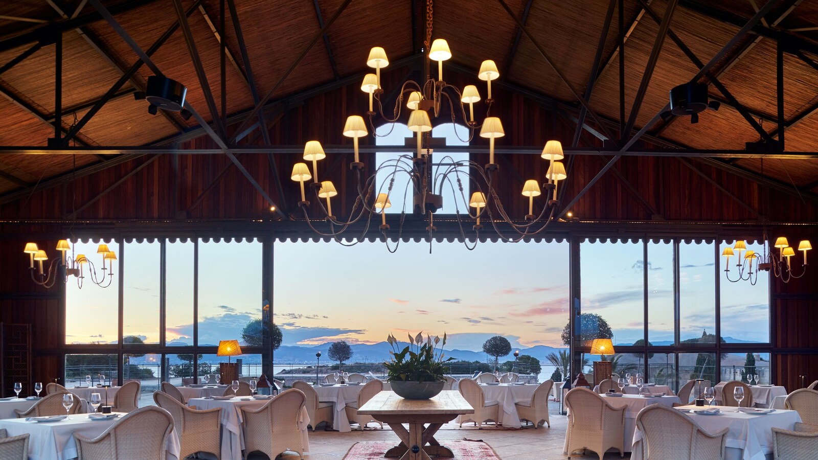 Cap Rocat &mdash; the restaurant beneath the chandeliers