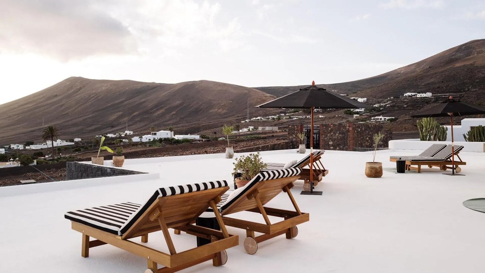 C&eacute;sar Lanzarote &mdash; the rooftop terrace above the valley