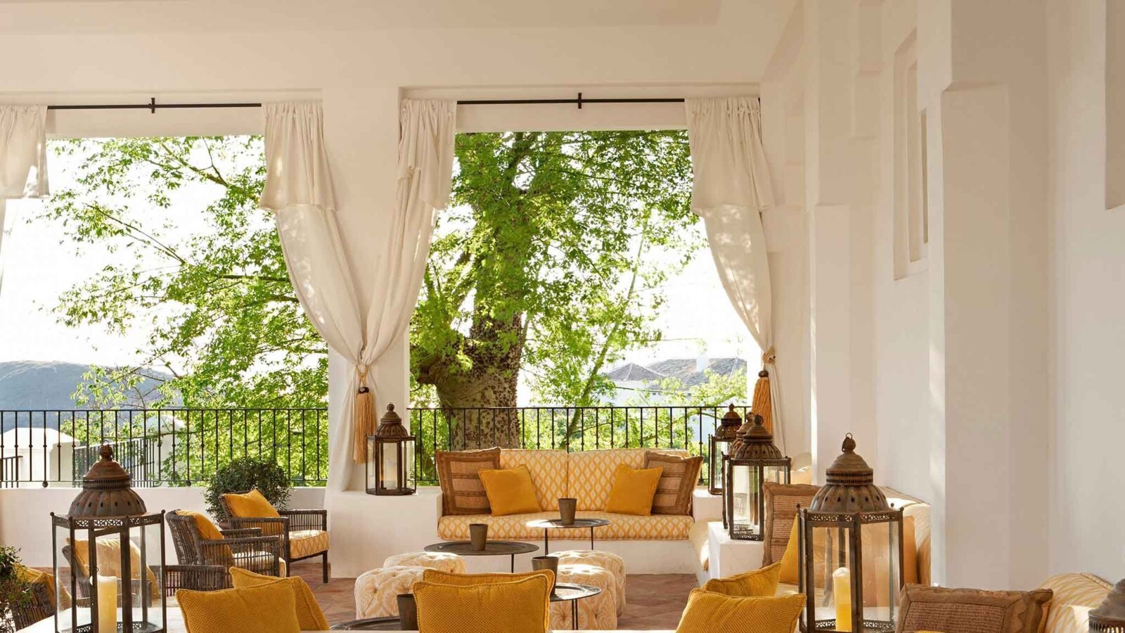 Finca Cortes&iacute;n &mdash; a shaded terrace with mountain views