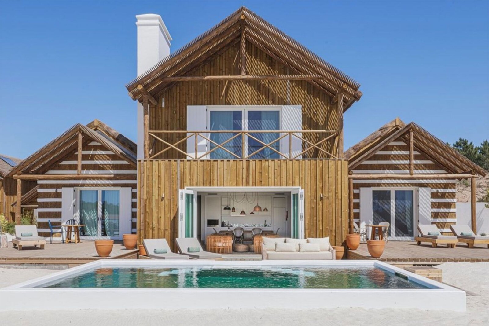 Quinta da Comporta &mdash; a timber villa with its own pool