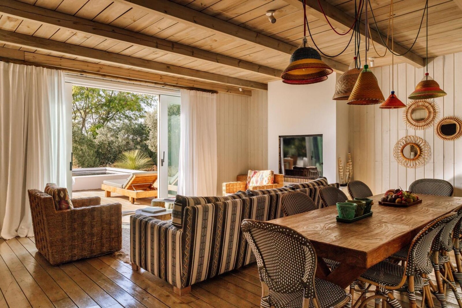 Quinta da Comporta &mdash; the raftered dining room in reclaimed wood