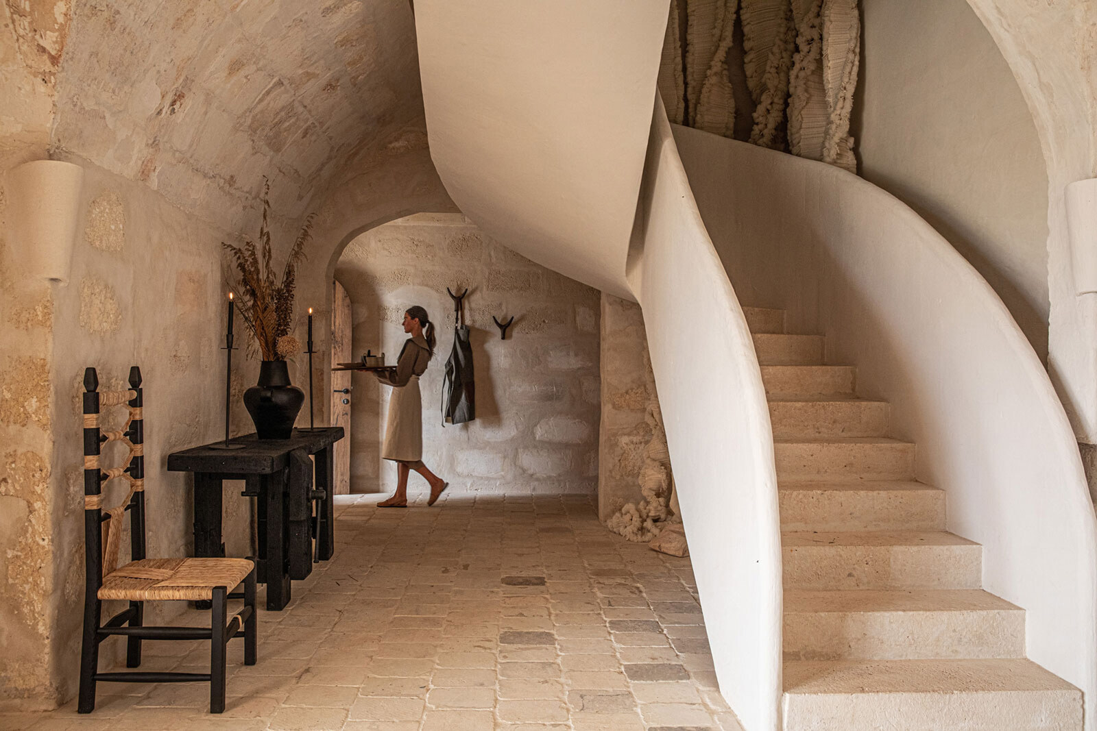 Son Blanc — sculptural stone staircase