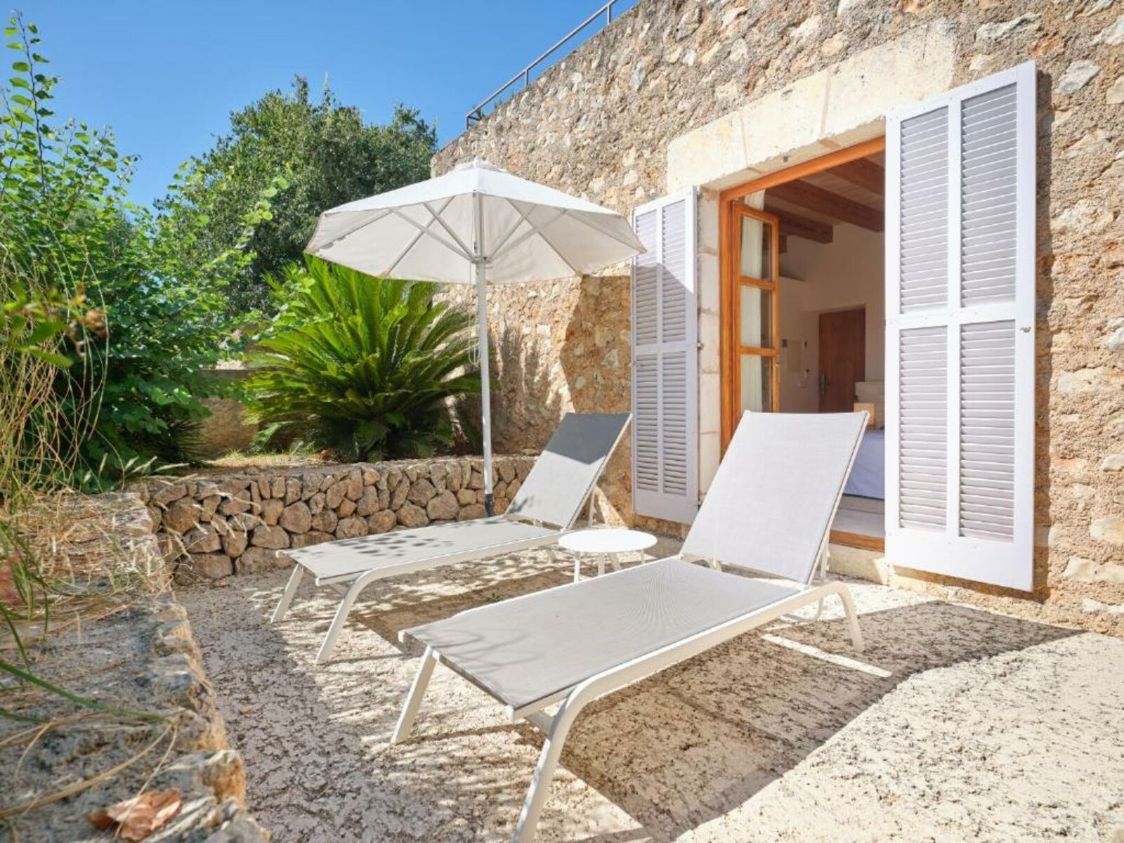 Son Penya Petit Hotel — private terrace and loungers