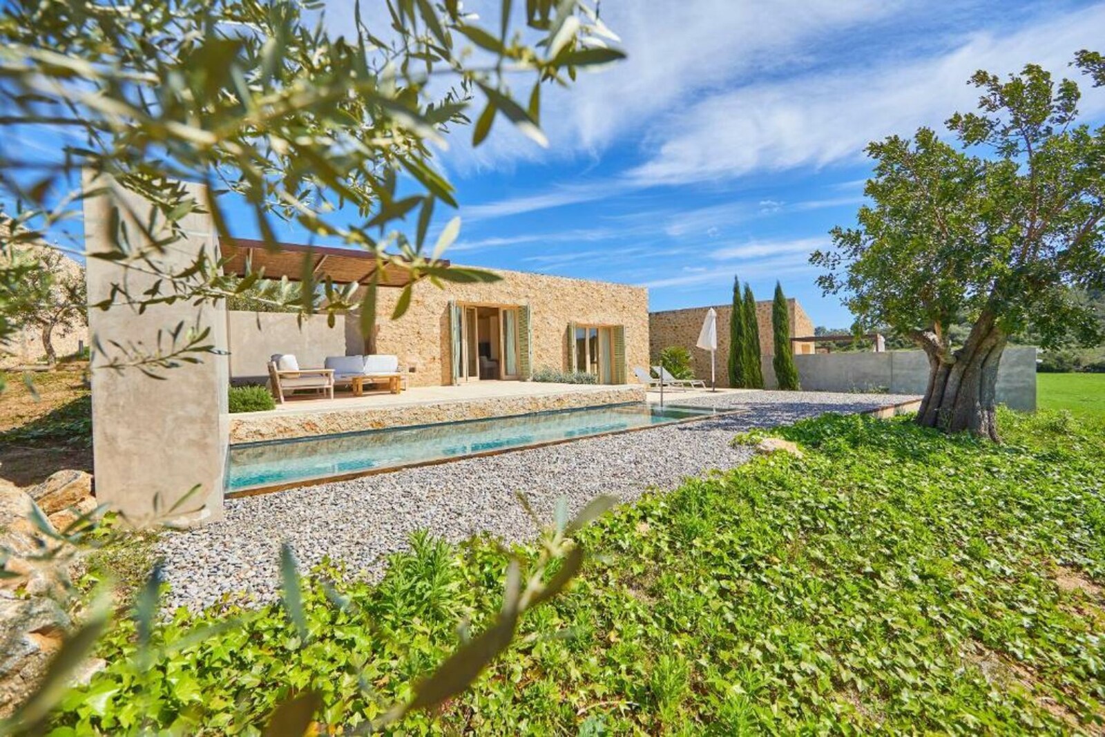 Son Penya Petit Hotel — suite and pool