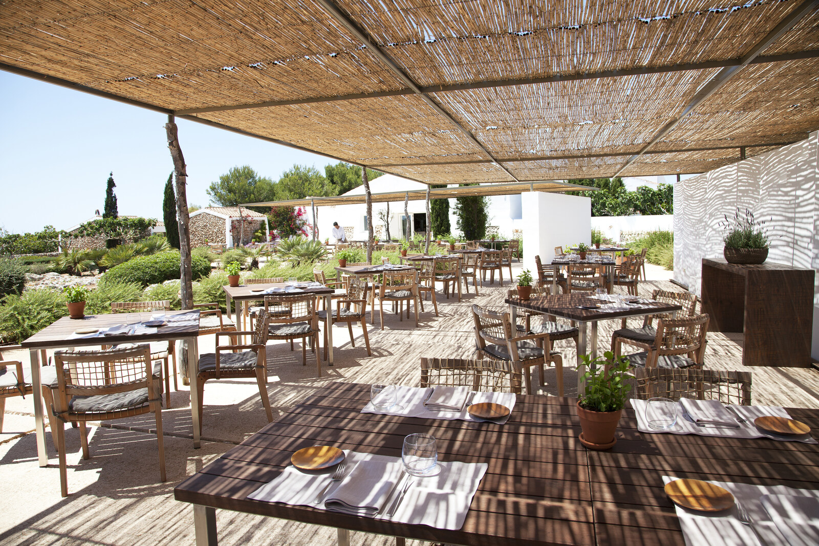 Torralbenc &mdash; the restaurant terrace among the gardens