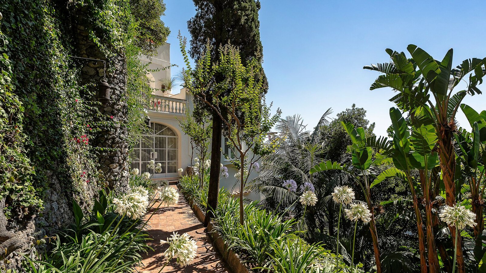 Villa Treville &mdash; a flowering garden path above the sea