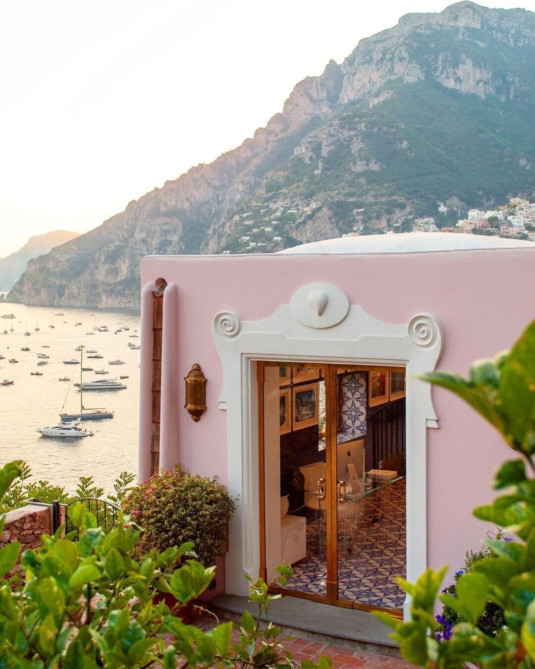 Villa Treville &mdash; the little pink chapel in the gardens