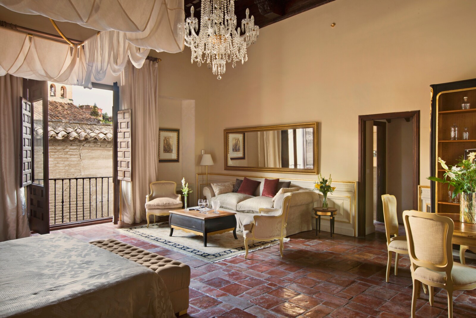 Hotel Landa &mdash; a grand suite with a four-poster bed