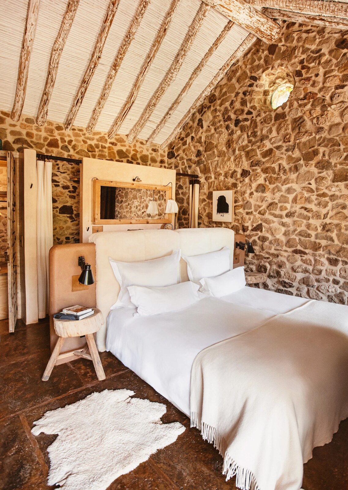 La Donaira &mdash; a room beneath a vaulted timber ceiling