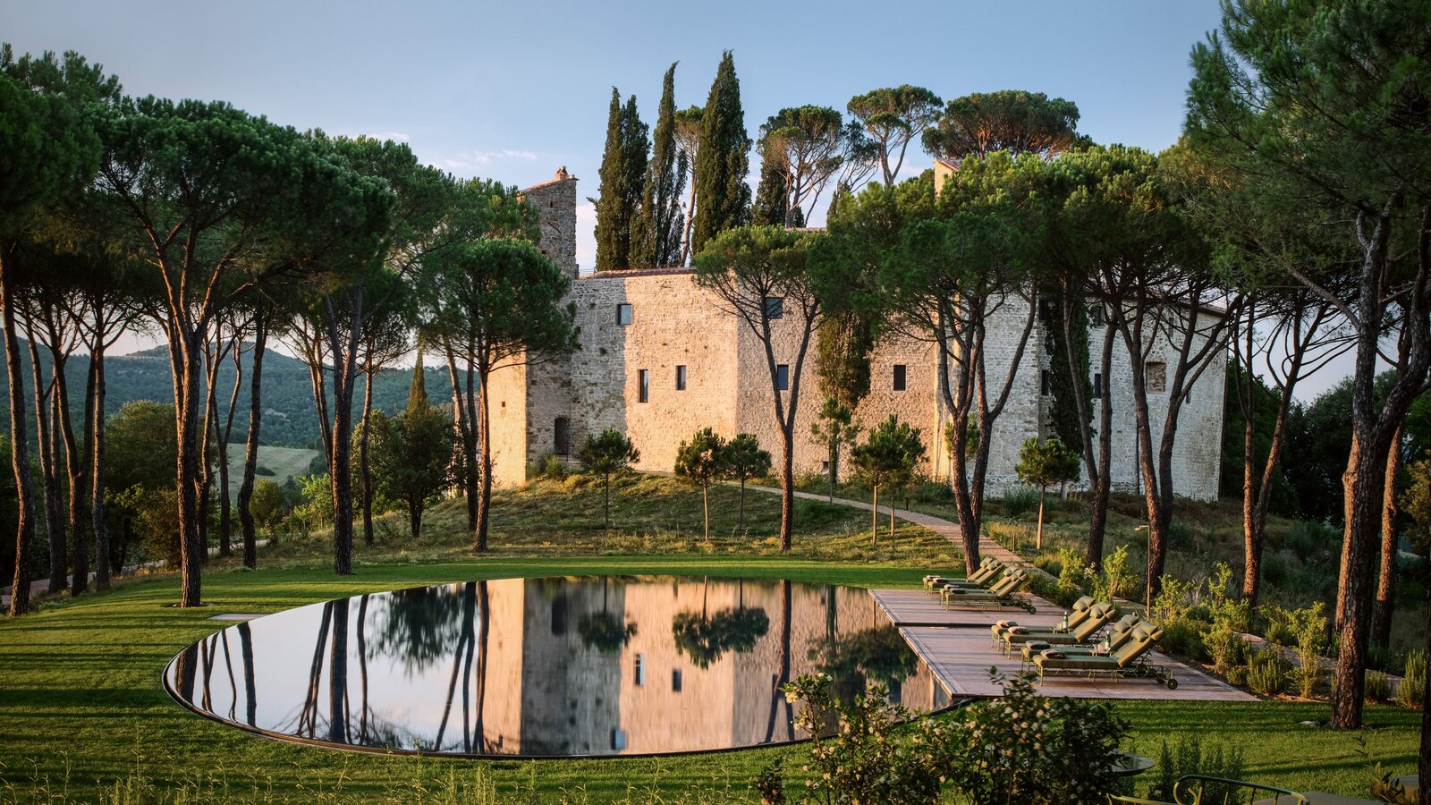 Reschio &mdash; the swimming pool among the umbrella pines