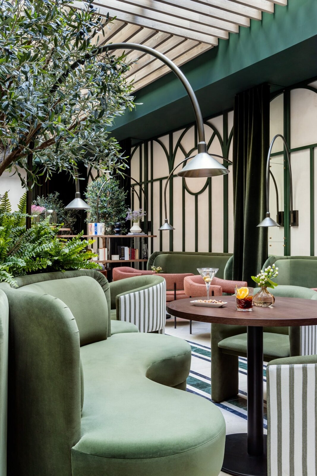 T&oacute;tem Madrid &mdash; a corner of the planted atrium